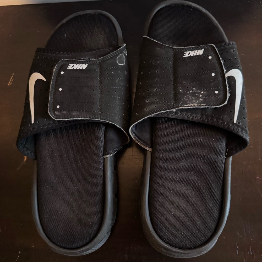 Nike Articute 7.0 Slide Sandals with White Swoosh
